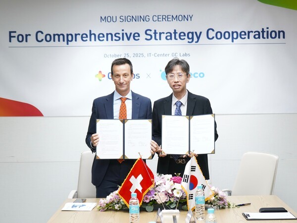 MOU 체결식에 리카르도 트리운포(Riccardo Triunfo) 인페코(좌측), 이상곤 GC녹십자의료재단 대표원장.