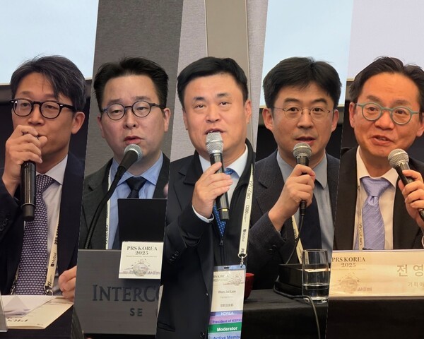 (왼쪽부터) 대한성형외과학회 이동원 학술이사, 홍종원 홍보이사, 이원재 이사장, 박지웅 수련교육이사, 전영준 기획이사. 사진=박으뜸 기자