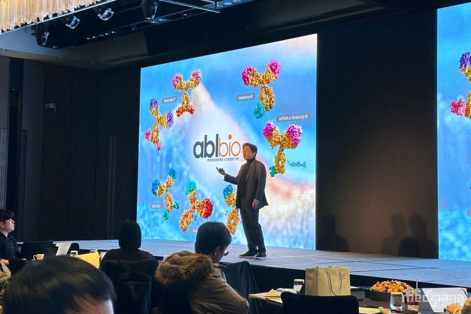 이상훈 에이비엘바이오 대표가 17일 기업간담회에서 발표를 진행하고 있다. 사진=최인환 기자