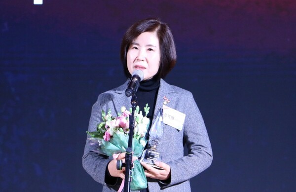 김미애 <b>의원</b>, 전국여성대회서 '<b>우수</b><b>국회</b><b>의원</b>상' 수상