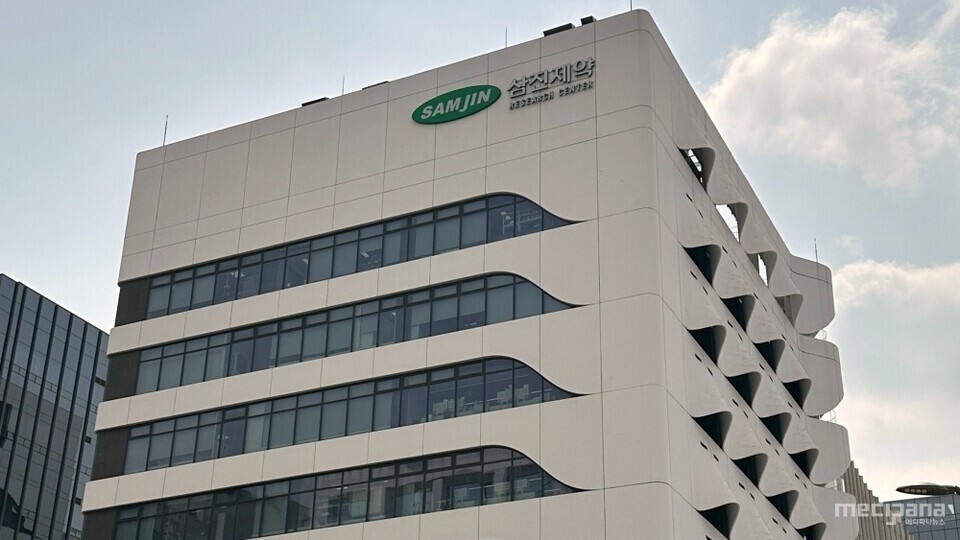 삼진제약, R&D 투자에 직원 수 급증...중장기 성장전략 주목 - 뉴스 썸네일 이미지