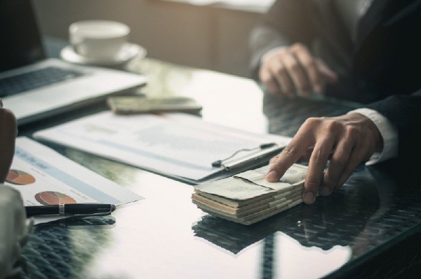 제약바이오 94社 1Q 영업현금흐름 1.5조...전년比 34.7% ↑ - 뉴스 썸네일 이미지